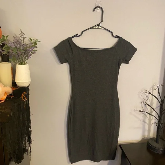 Off the shoulder midi dress - Picture 3 of 3